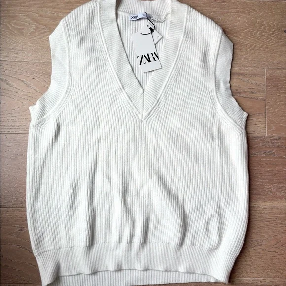 Zara Cream Ribbed V-Neck Top - Picture 1 of 4